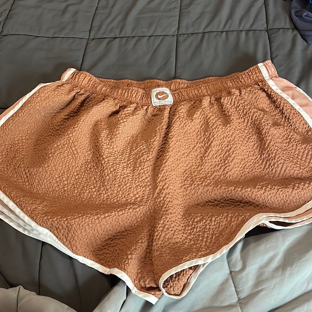 Nike plus size 2x Shorts tan with white athletic running shorts dri fit